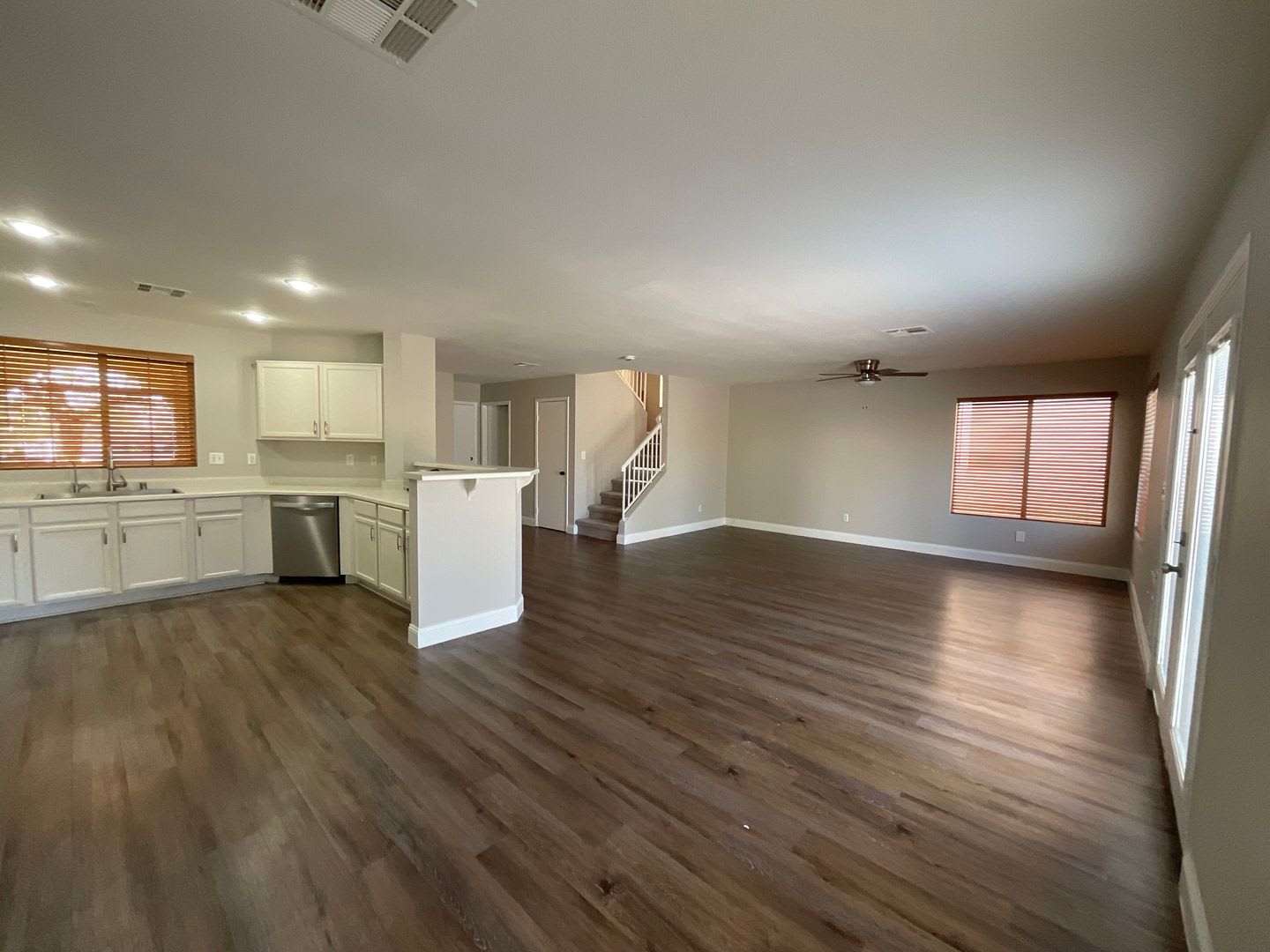 Great 1 home, 3brs, 2bth, 2cg – photo 4