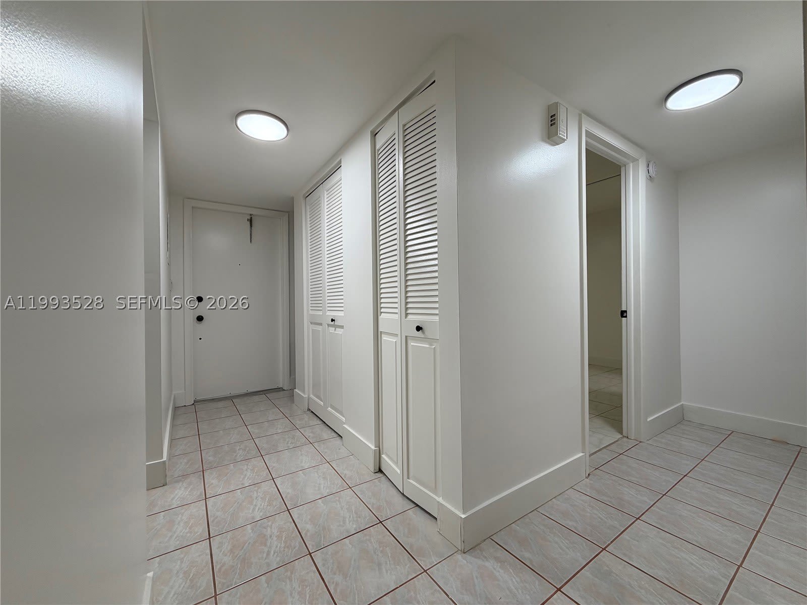 400 Commodore Dr – photo 4
