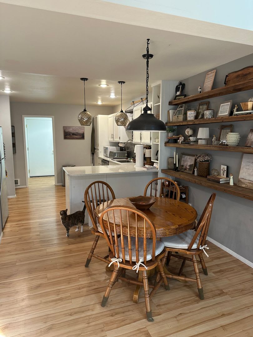 Beautiful 2 bedroom 2 bath well maintained with plenty of natural light townhouse! – photo 1
