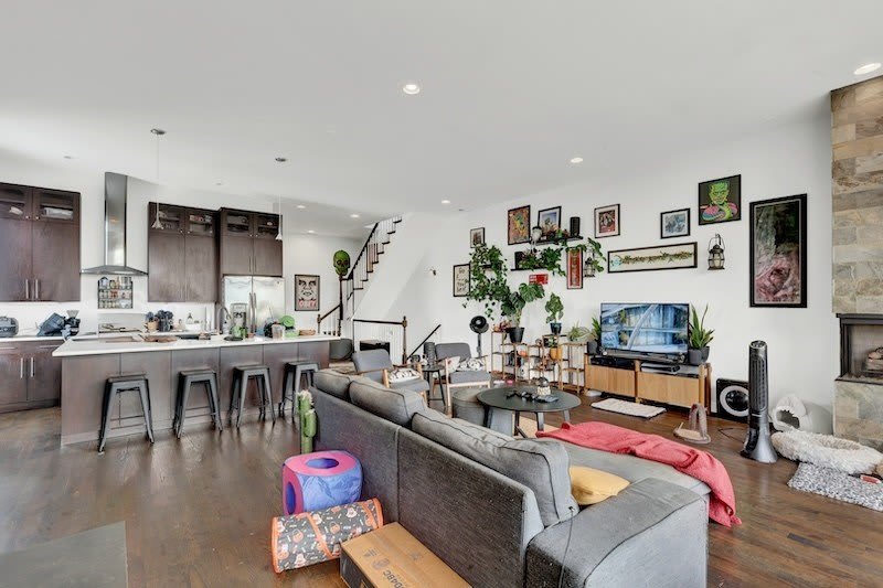 1045 N California Avenue – photo 3