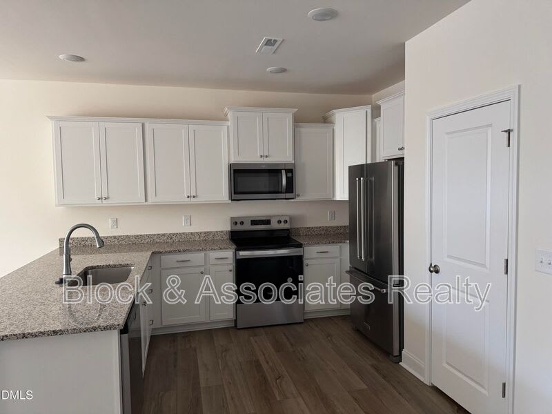 460 La Maison Ave – photo 2
