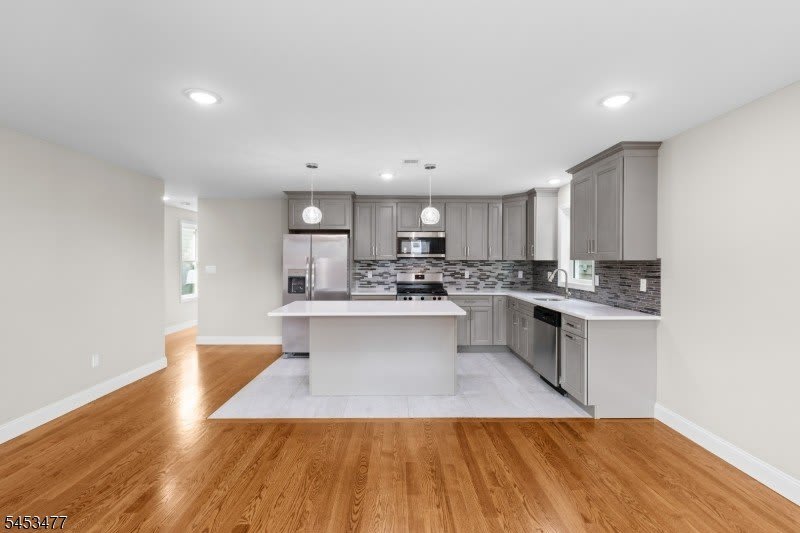 806 2Nd Ave – photo 4