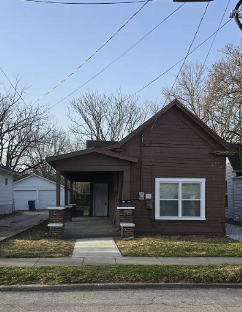 1050 W State St – photo 1