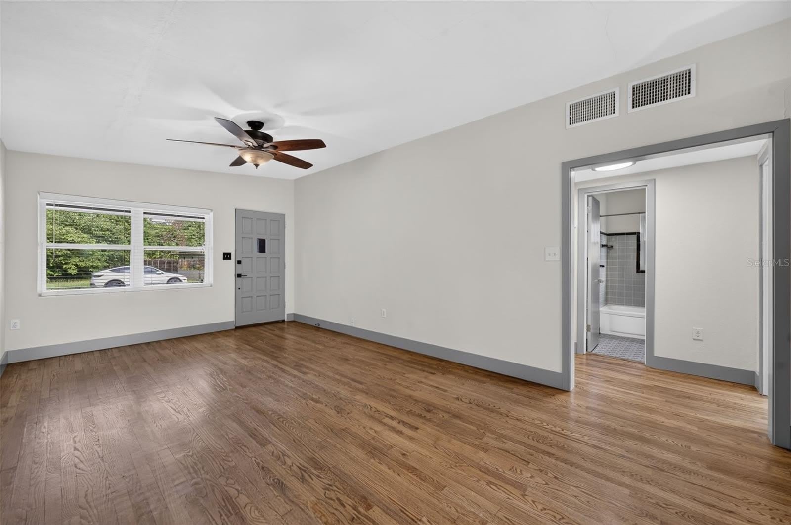 1317 CLOVERLAWN Avenue – photo 4