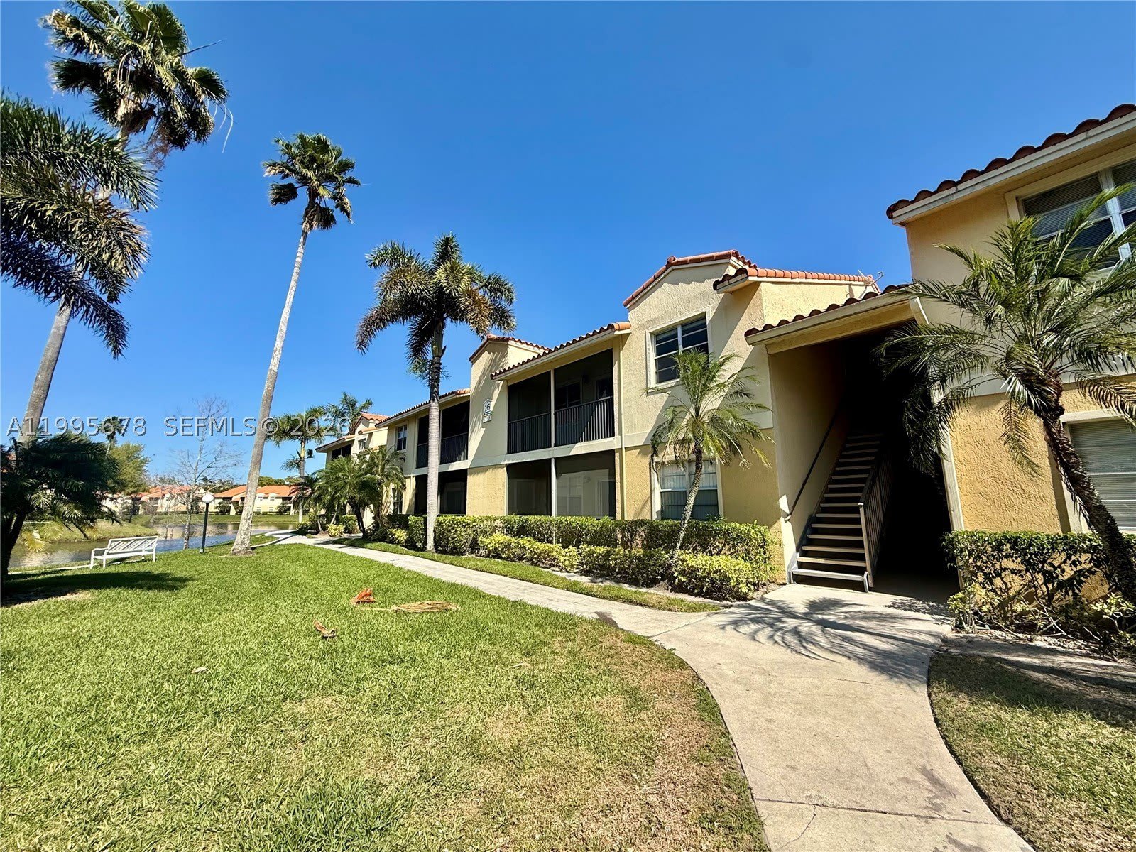 1253 SW 46th Ave – photo 1