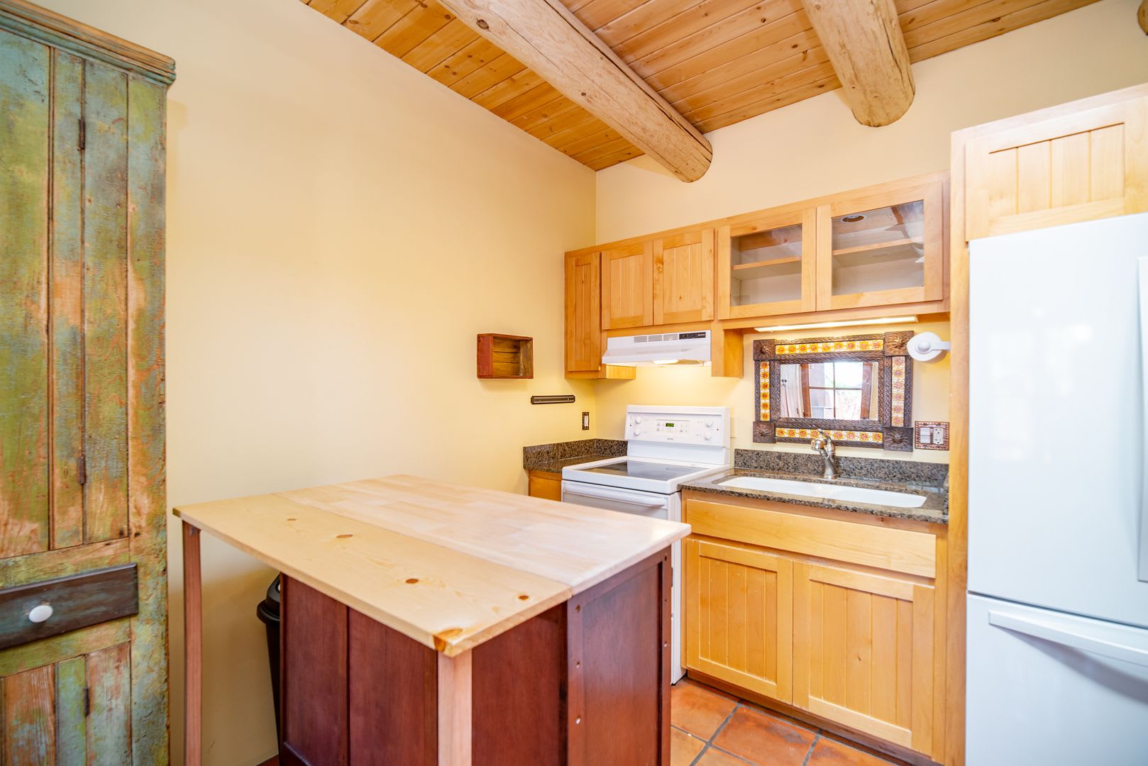 Downtown Private Condo Available Now – photo 4
