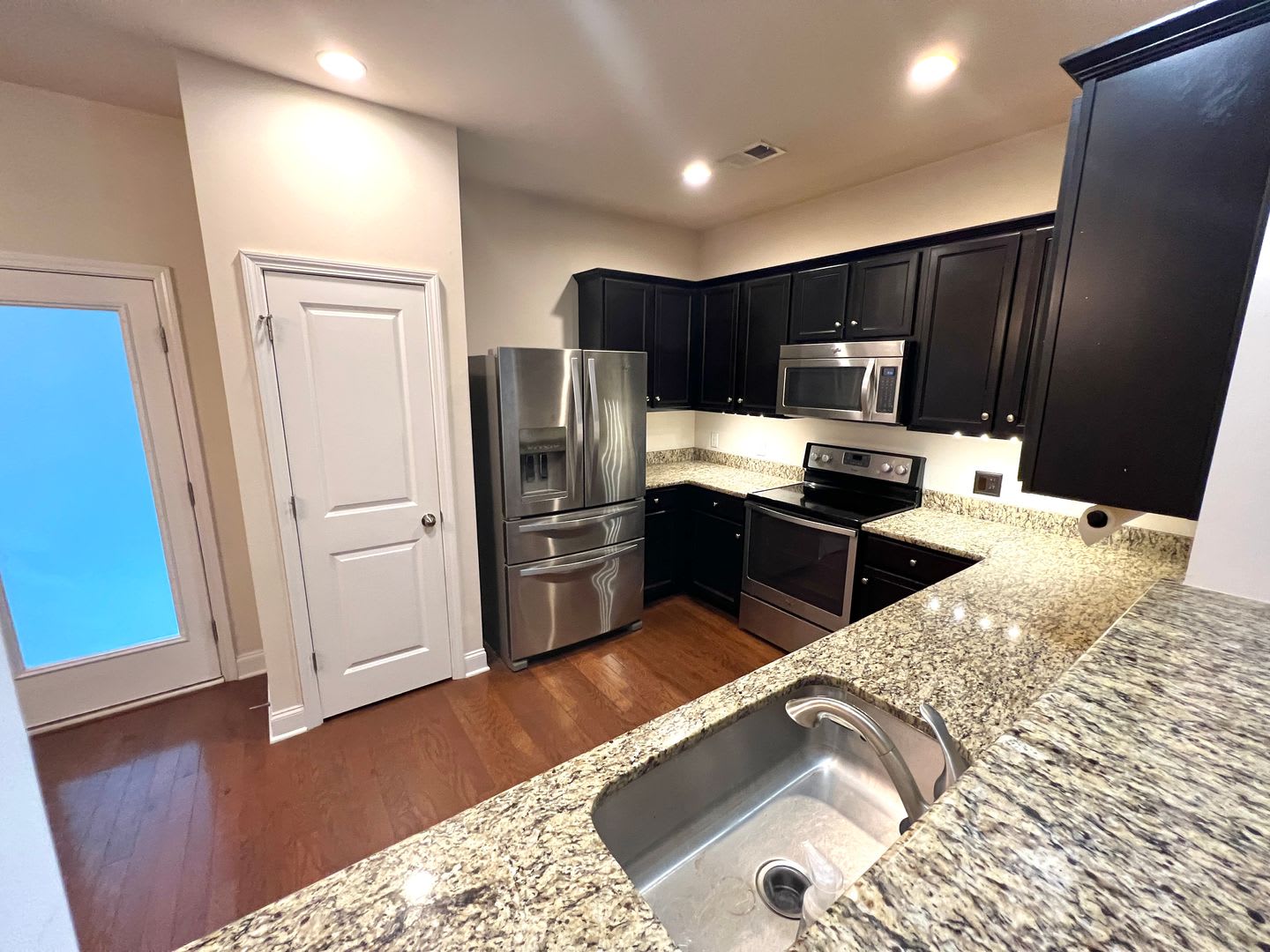 3/2.5 townhouse in West Ashley in the Carolina Bay Community! – photo 5