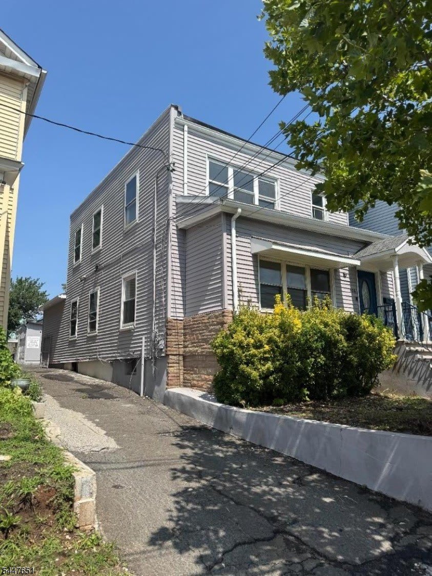 526 Jackson Ave – photo 1
