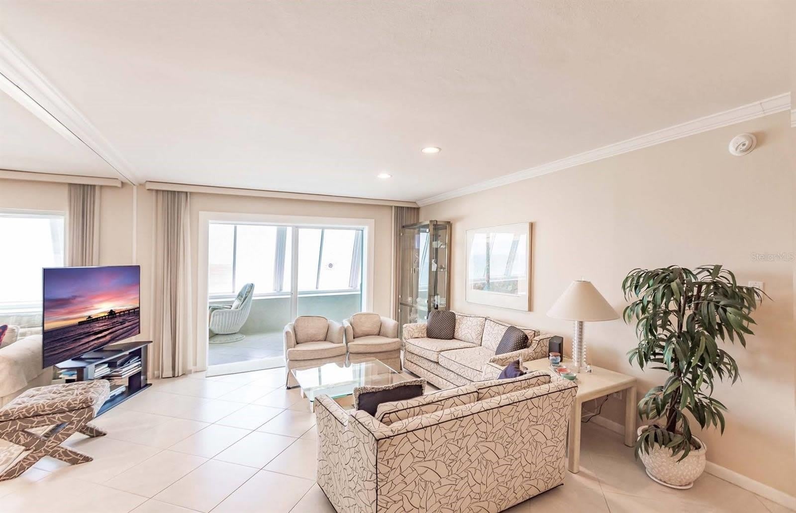 1055 W PEPPERTREE Drive – photo 2
