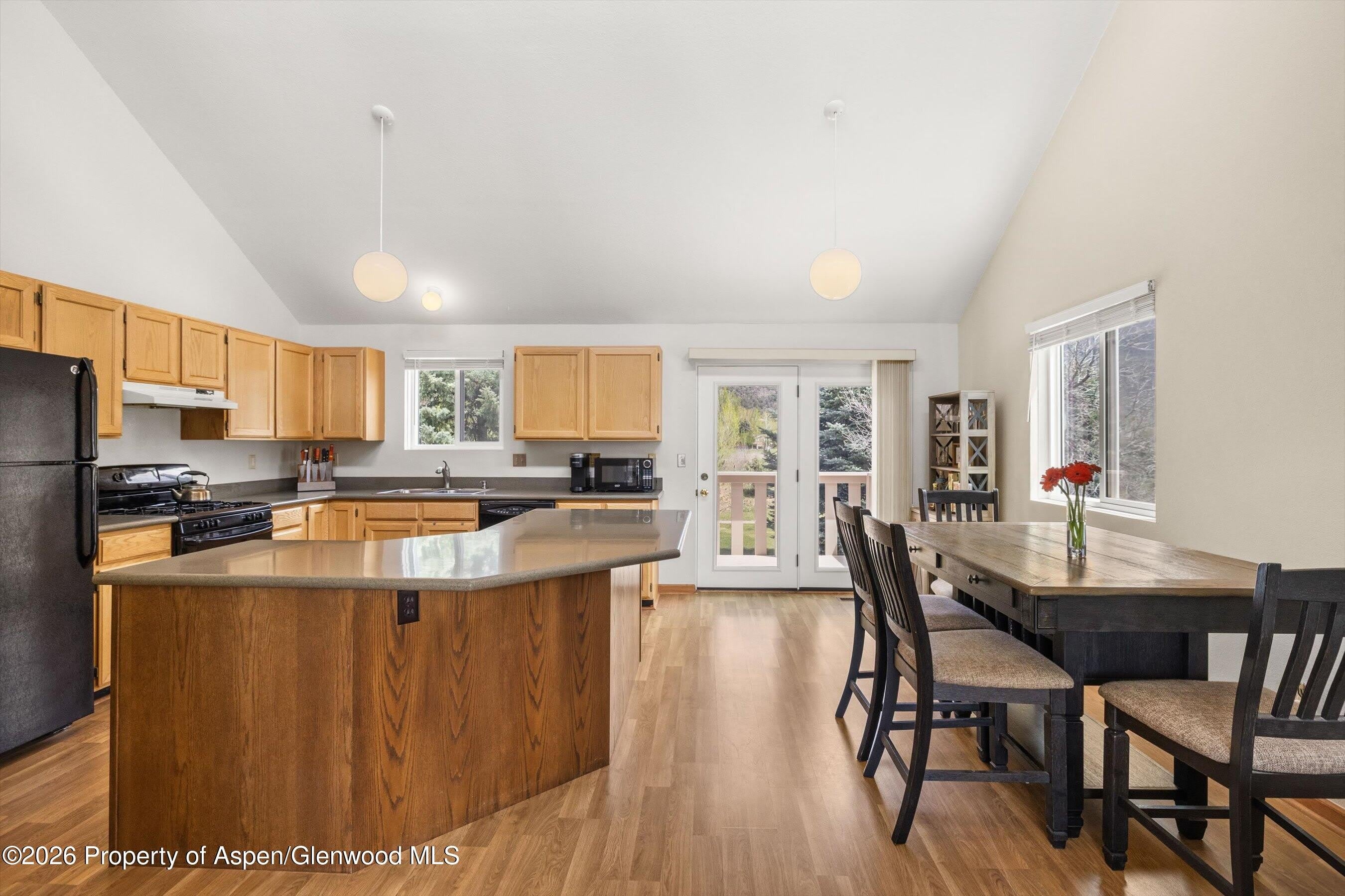 382 Summit Drive – photo 5