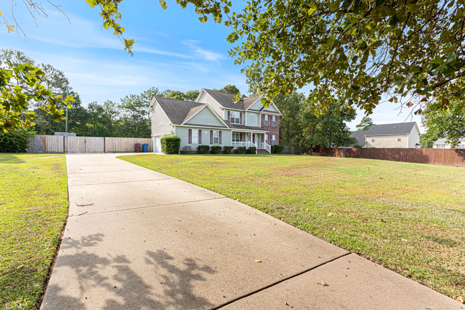 4 Bedrooms with a Bonus Room! 2-Story Home in the Persimmon Hill Subdivision! Move In Ready!! – photo 2