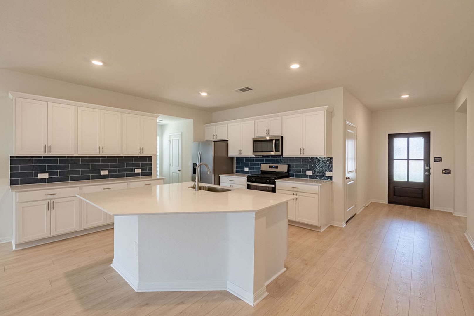 Newly Built Full Of Charm In Bar W Ranch – photo 3
