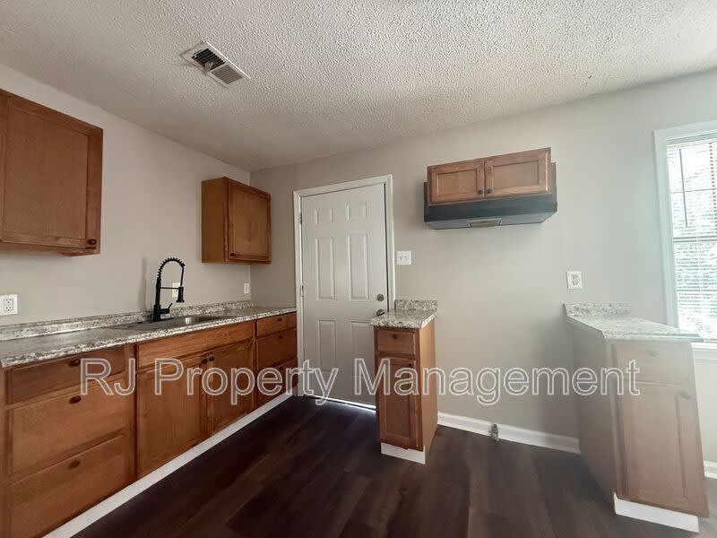 2076 Goff Ave – photo 5