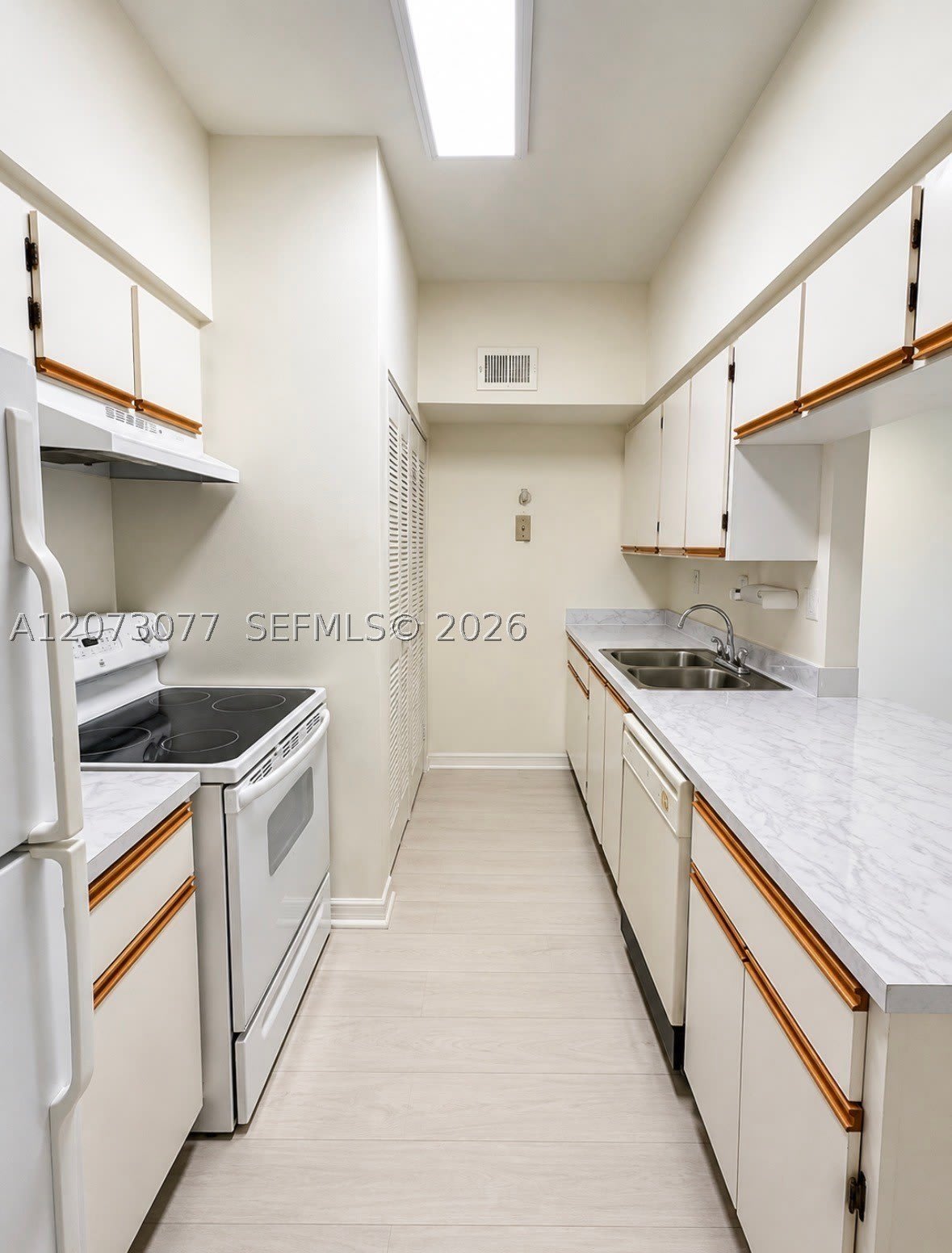 18316 NW 68th Ave – photo 3