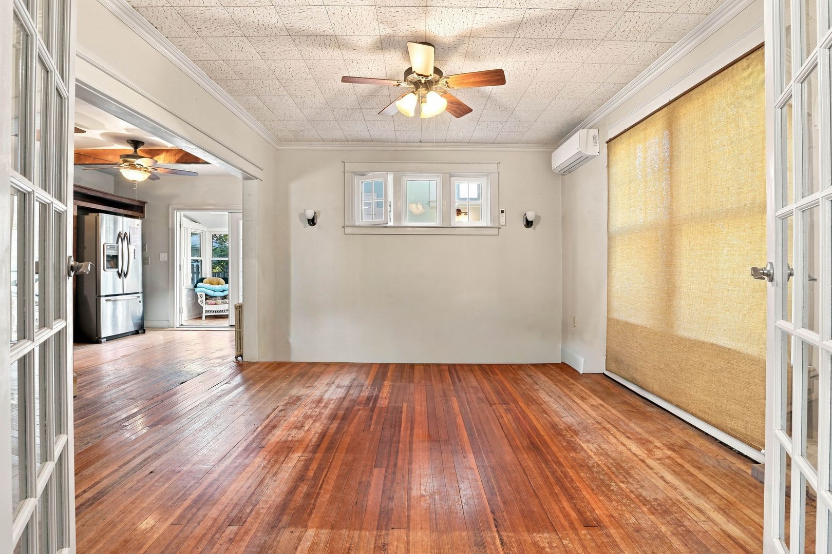 Charming 3 Bedroom Home Available Now! – photo 4