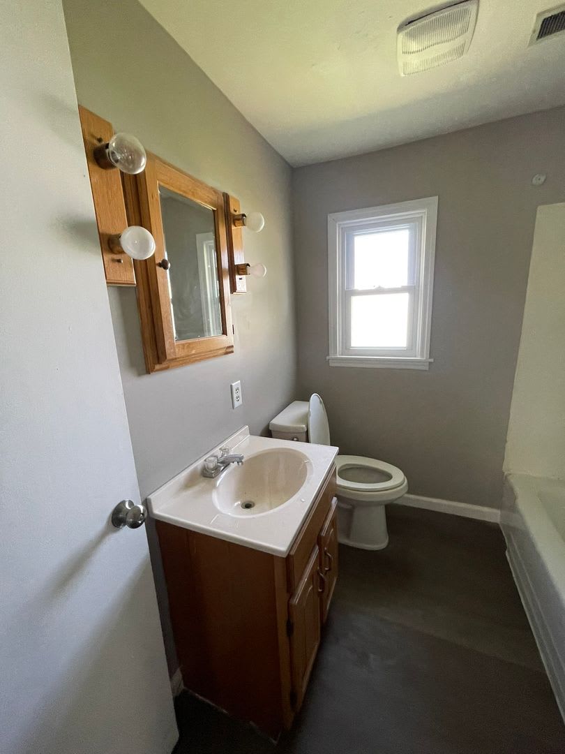 2 Bed 1 Bath for rent in Bowling Green, MO – photo 1