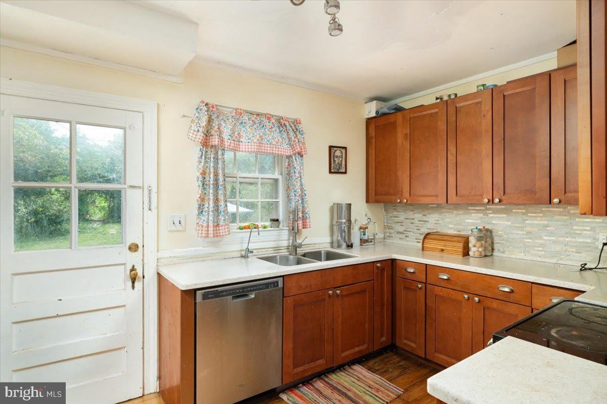9028 STONEWALL JACKSON Highway – photo 5