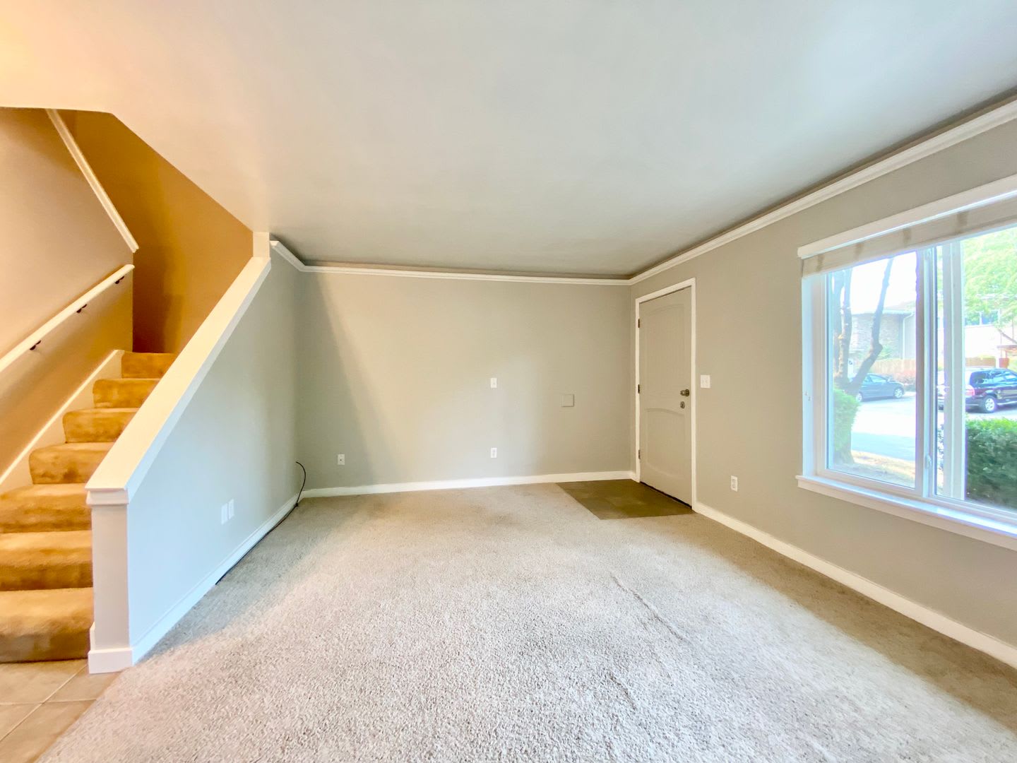 Charming Townhome in Bellevue's Newport Hills Community – photo 2