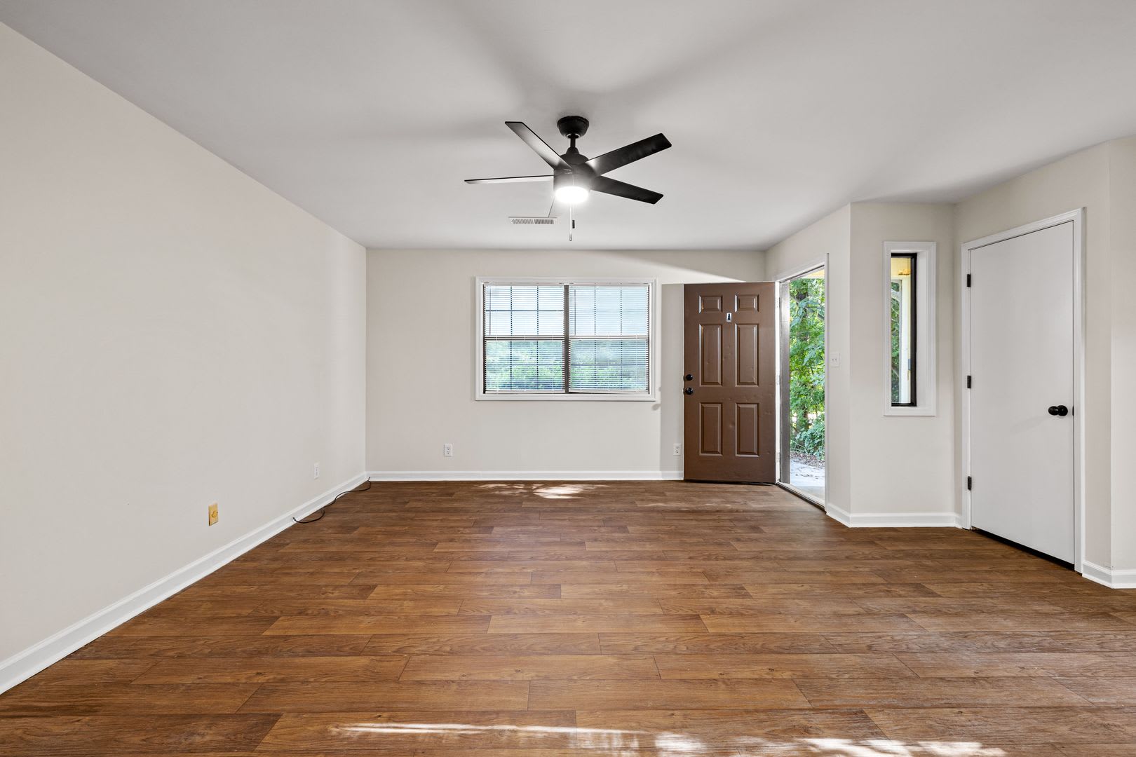 Completely Renovated 2BR Duplex in Convenient Tyrone Location – photo 4