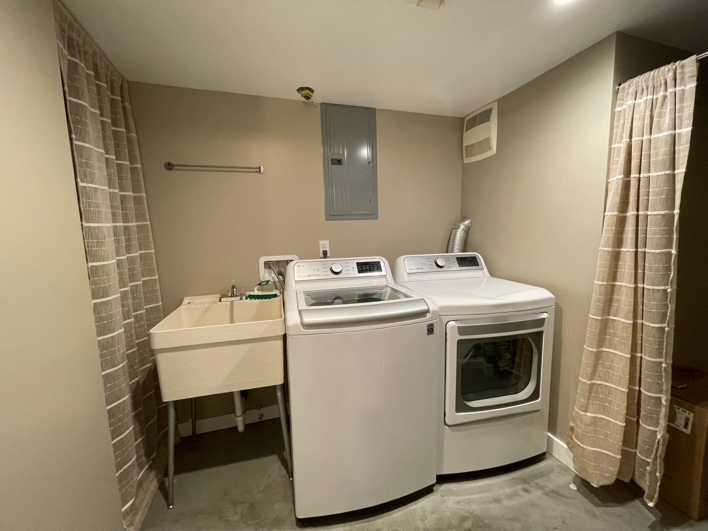 4 Bedroom 2 Bathroom Home For Rent – photo 3