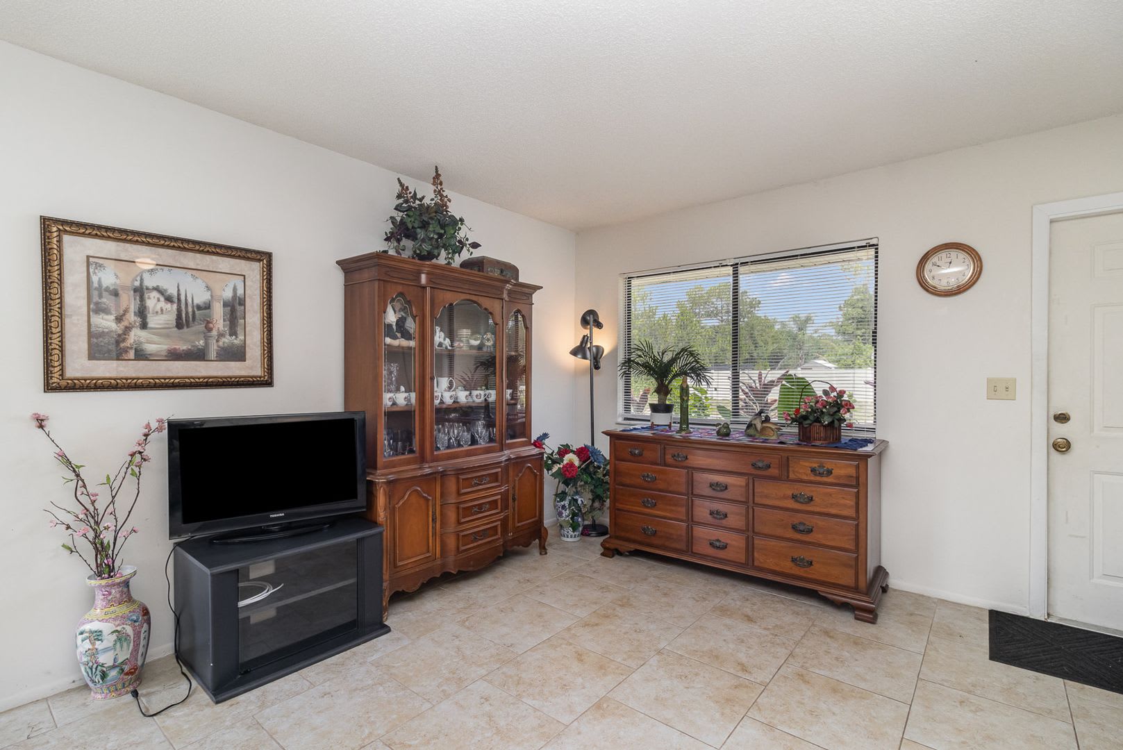 Furnished single family home being rented seasonally for 30 day minimum or to December 31, 2026 maximum – photo 3