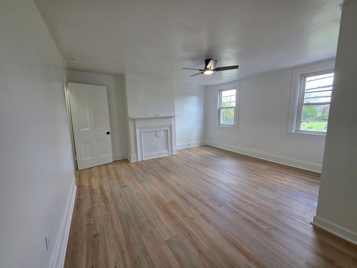 Newly Updated 3 bedroom 1 bathroom Apartment for Rent! – photo 4