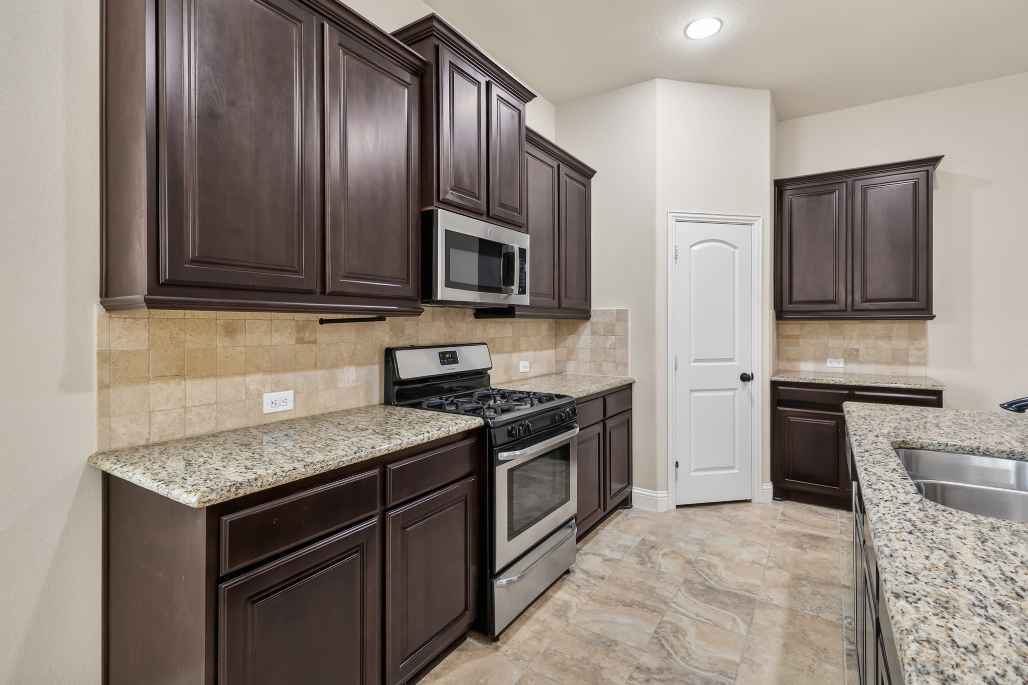 660 Sharpley Drive – photo 4