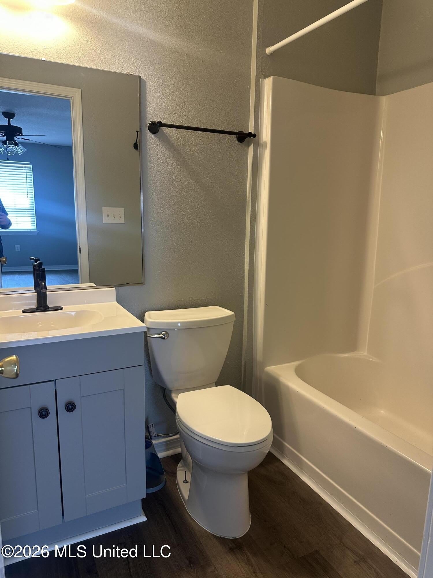 1206 Beach Avenue – photo 5