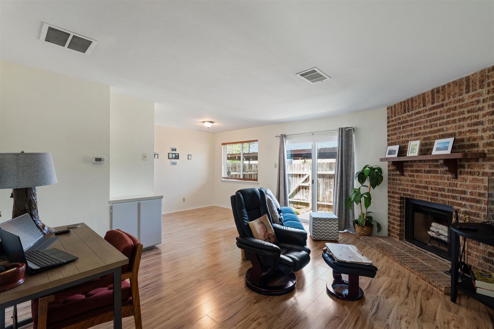 2 bedroom townhouse – photo 1