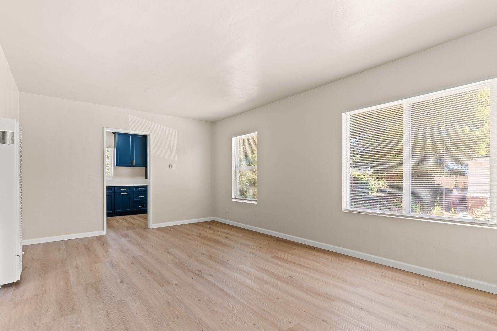 Fully Remodeled Oakland 2 Bed w/ Off-Street Parking & Beautiful Cabinets – photo 4