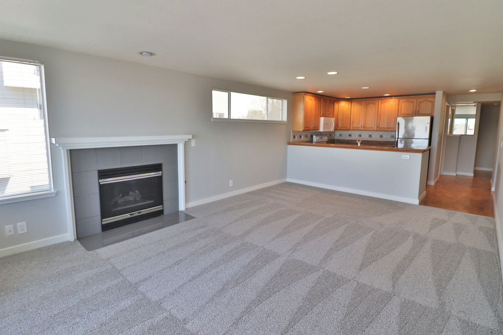 2 Bedroom Apartment In West Seattle with Great Views! – photo 3