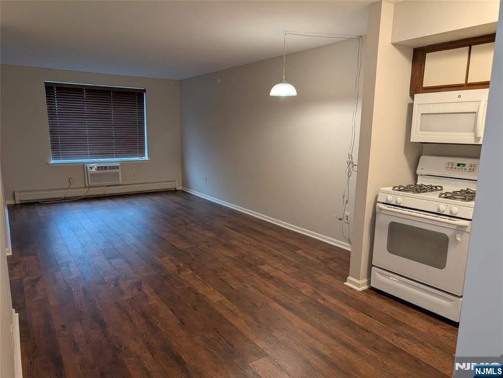 2021 Hawthorne Lane – photo 5
