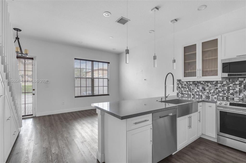624 Southwest 147th Avenue – photo 2
