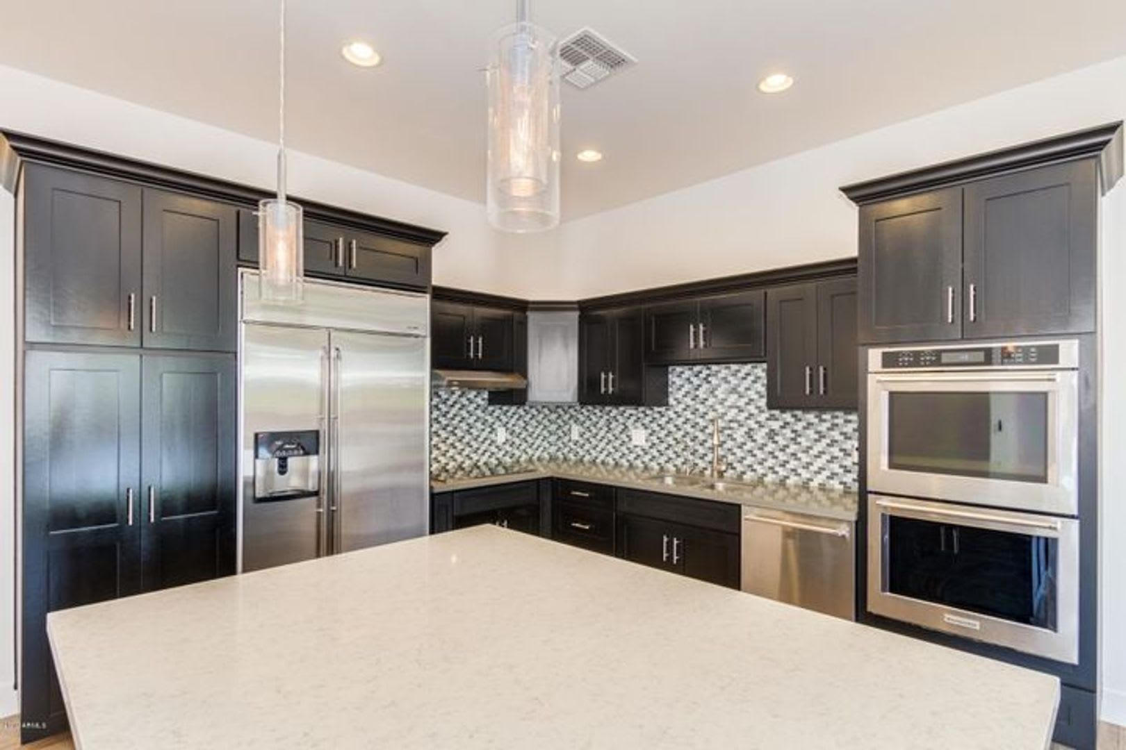Beautiful 3 bed / 2 bath home with guest casita in the desirable Whitton District – photo 5