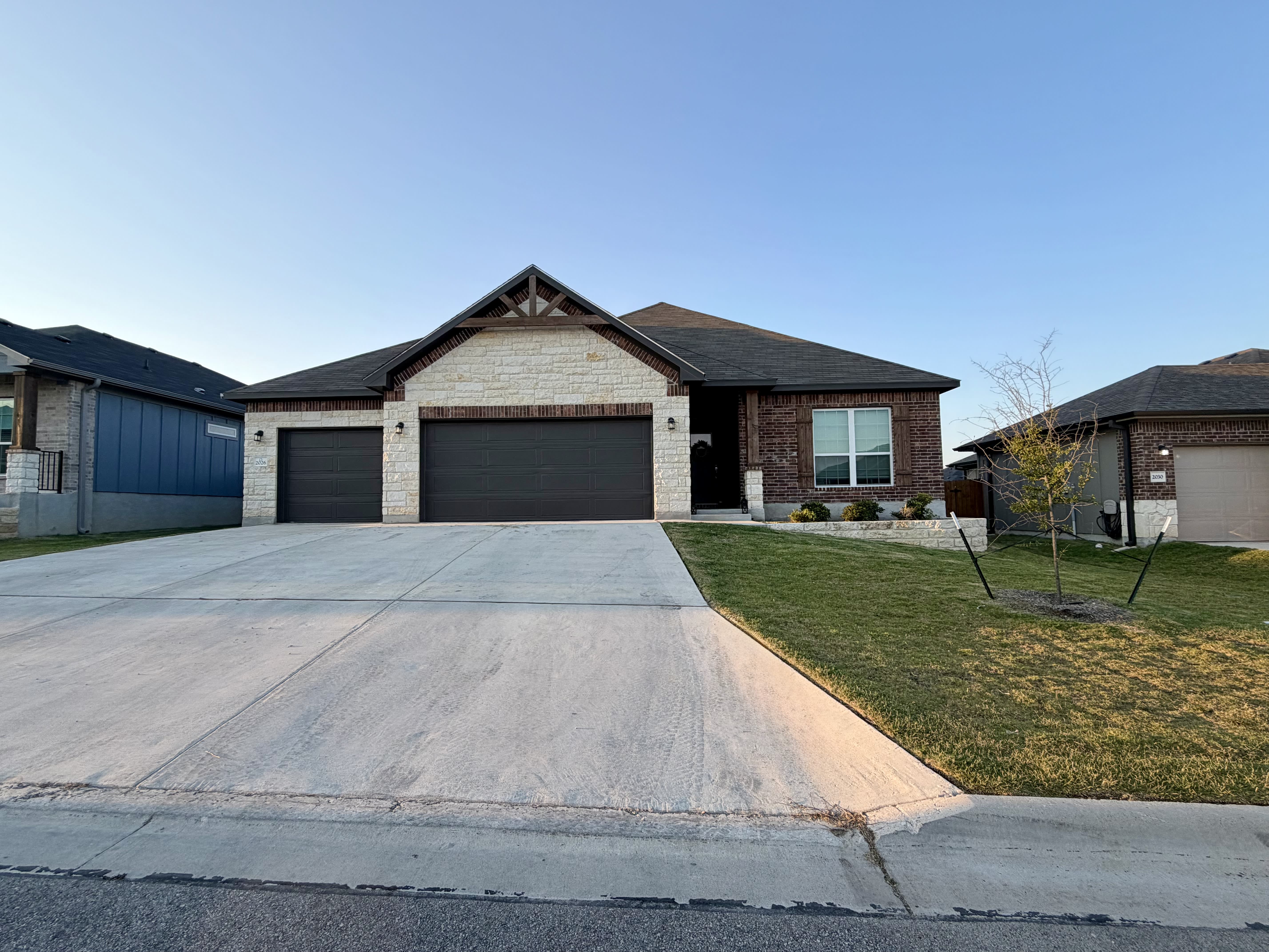 2026 Yarrelton Dr – photo 2