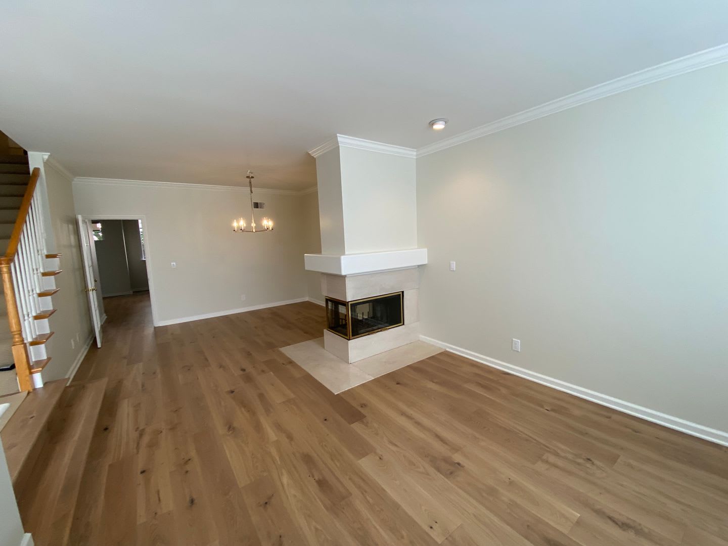 Beautiful Spacious Condo In Excellent Location – photo 2