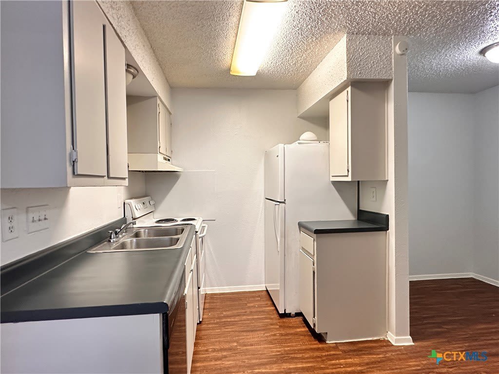 1706 N Interstate 35 – photo 3
