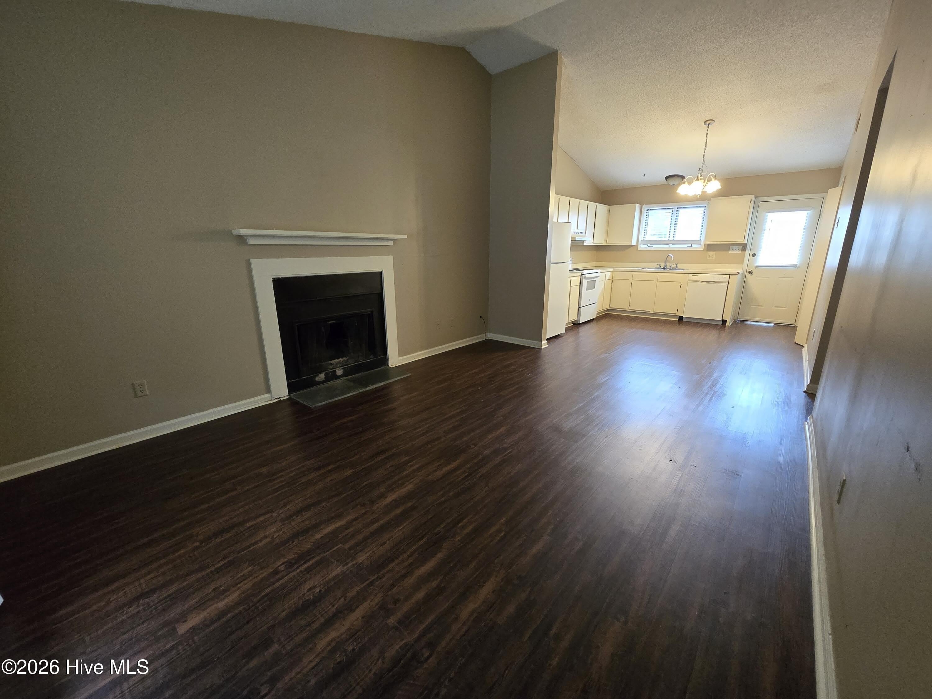 1910 White Hollow Drive – photo 2