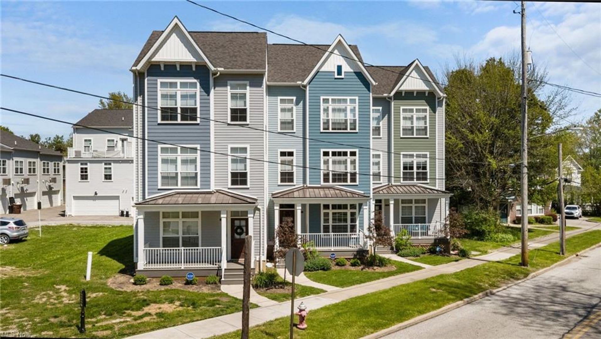Modern and Luxurious 3 Bedrooms / 2.5 Bathrooms – photo 1