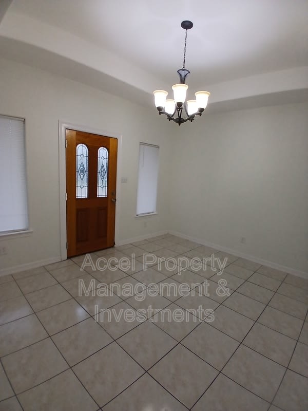 130 San Jacinto St. – photo 2