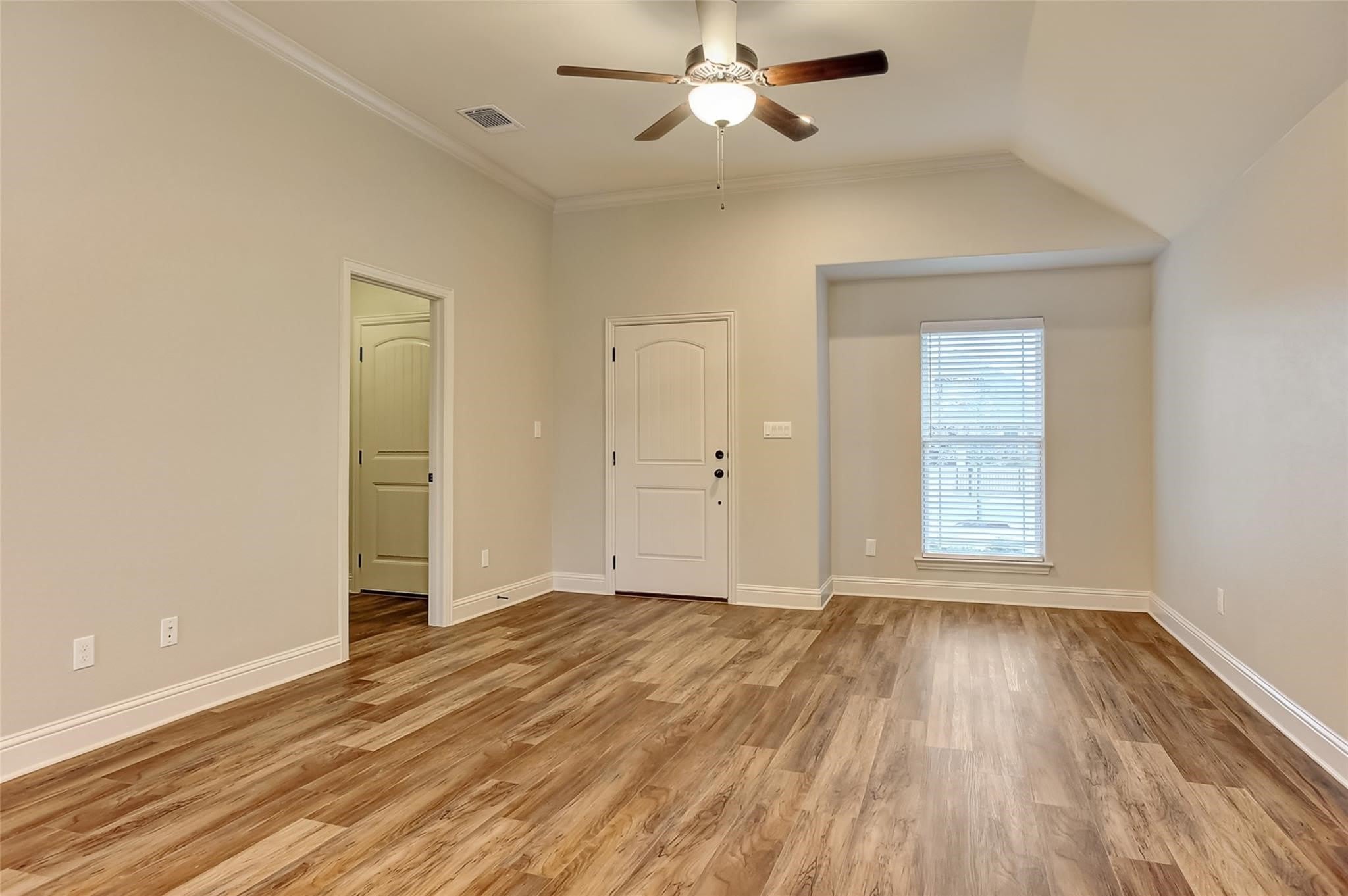 1304 Saratoga Drive – photo 3