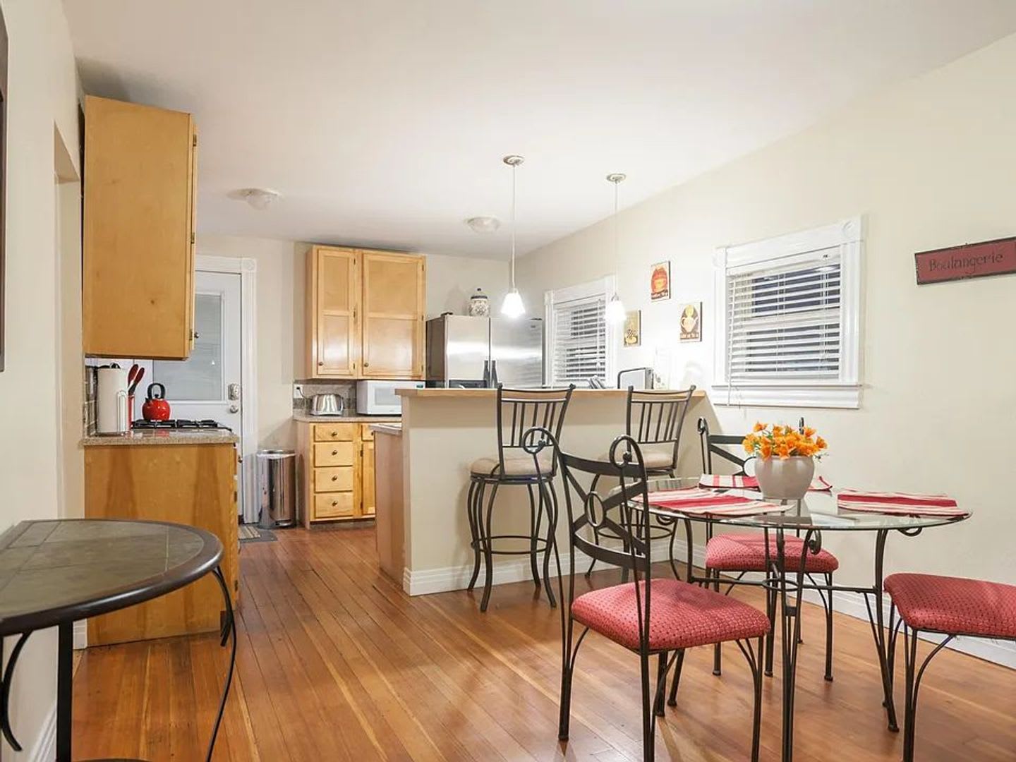 Perfect for someone wanting a great location and low maintenance – photo 4