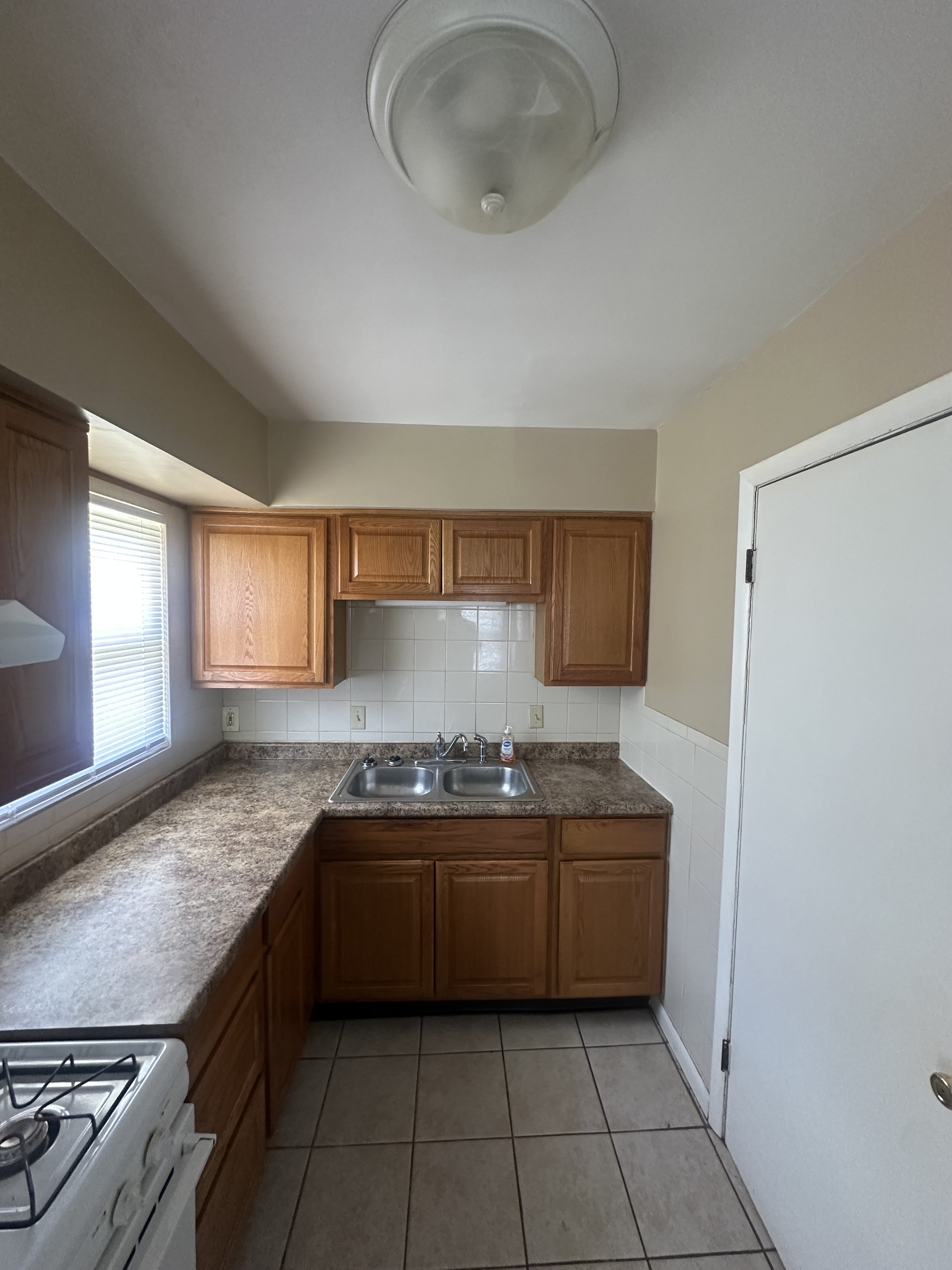 5940 Brand Ave – photo 2