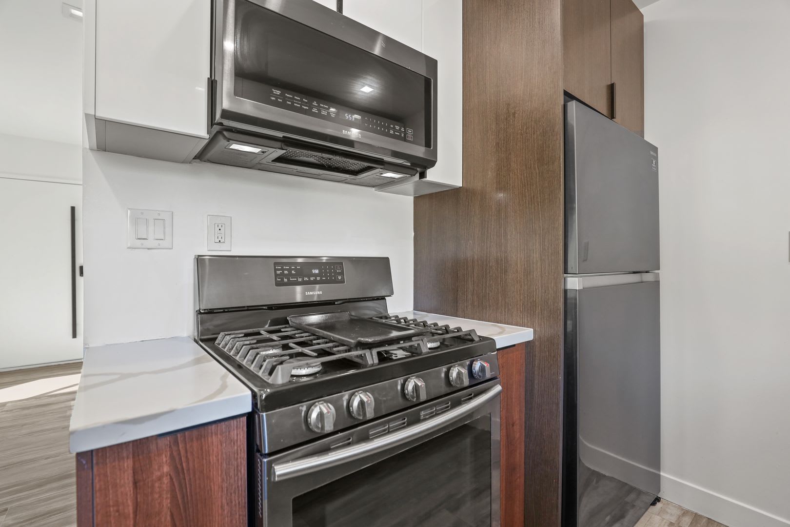2814 Sichel Street Apartments – photo 4