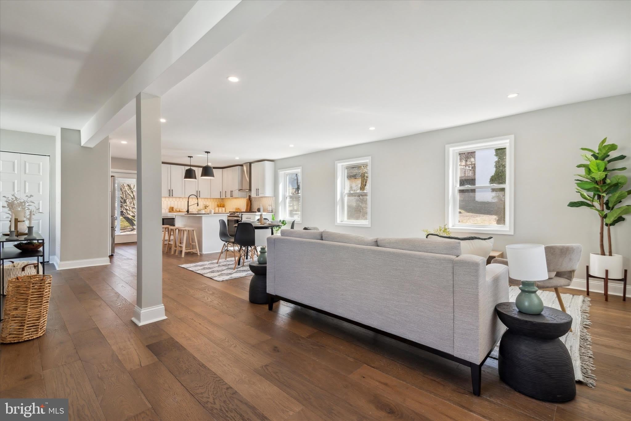 933 HENRY Avenue – photo 4