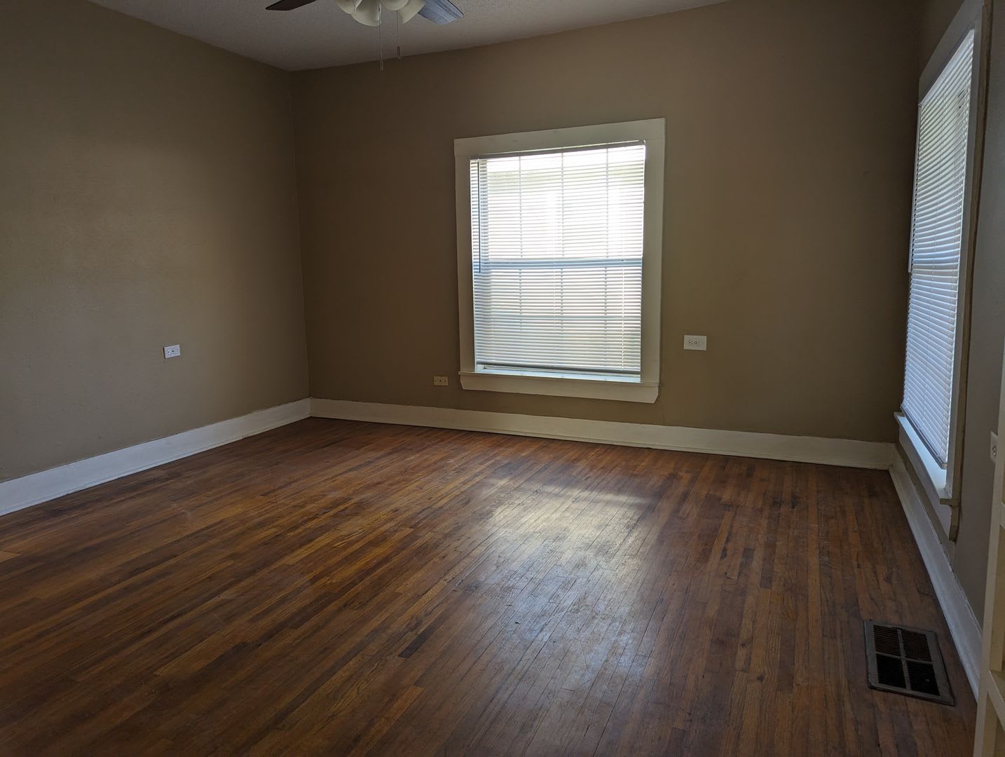 The Cutest 1 Bedroom on TX Side – photo 2
