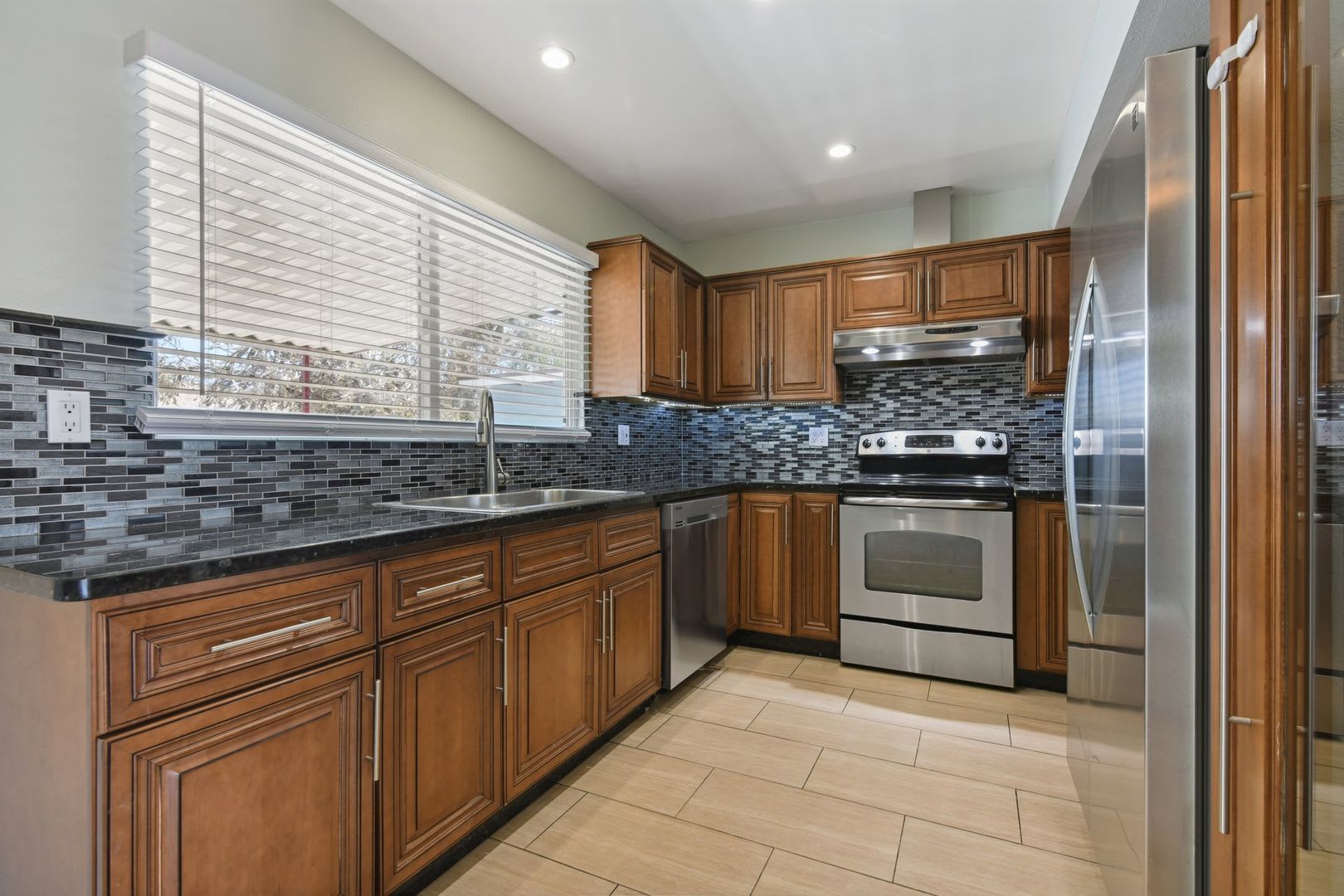 3 Bedroom Townhome in Glendale – photo 3