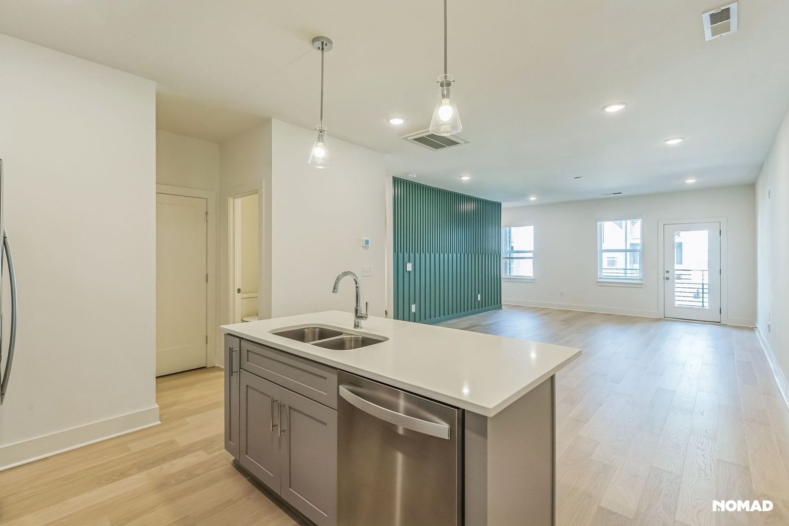 Three-story townhome offers a spacious layout with 3 BR and 3.5 bathroom in Nashville – photo 2