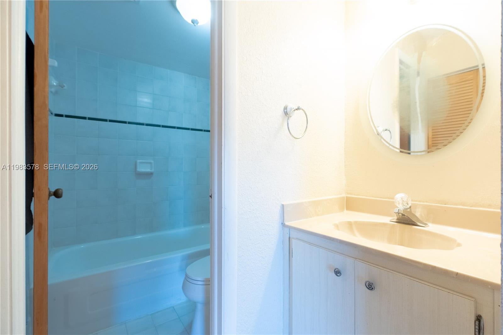 430 Commodore Drive – photo 5