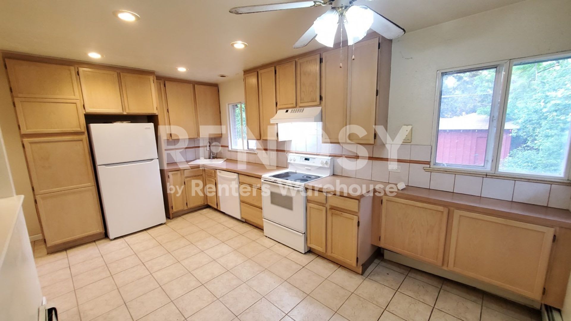 Don't miss this gorgeous 5 Bed 2 Bath home in University Hills – photo 5
